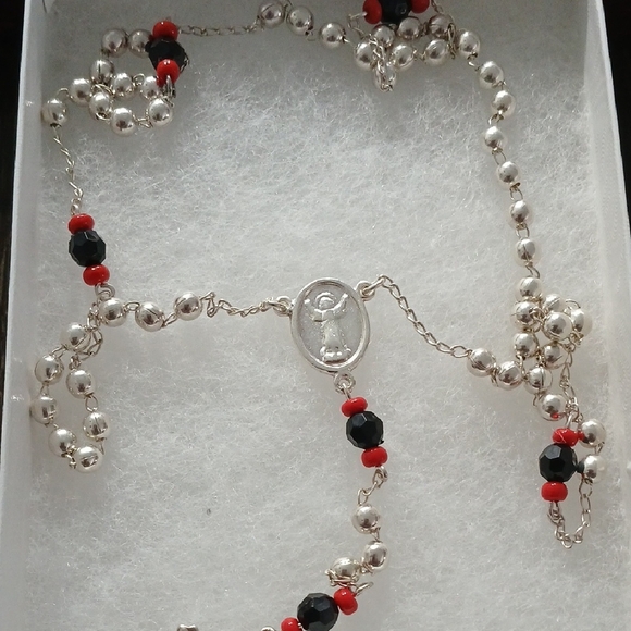 Elegant Silver and Red Rosary Necklace - Picture 4 of 5